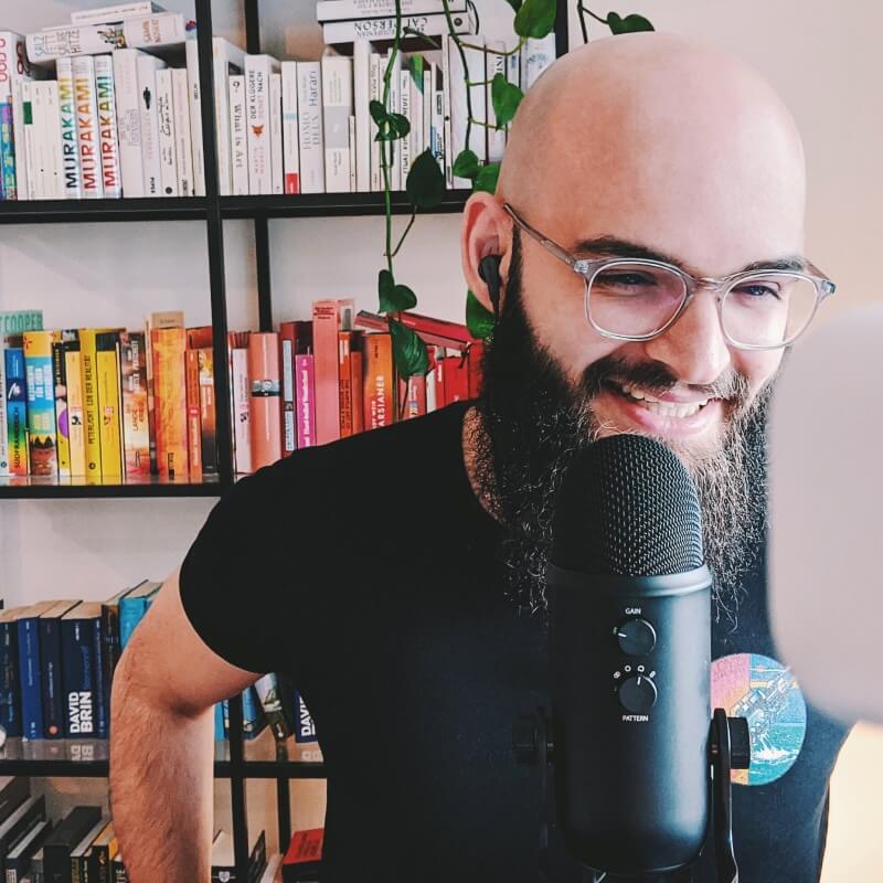 Christos Stavrou von wenighair am podcasten