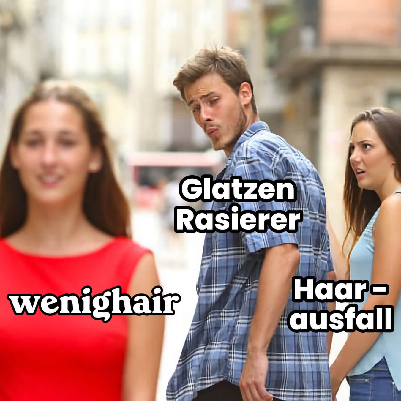 Meme: Mann dreht sich nach "Glatzenrasierer" um, ignoriert "Haarausfall". "wenighair" steht für Glatze. Humorvolle Darstellung zur Entscheidung für Glatze.