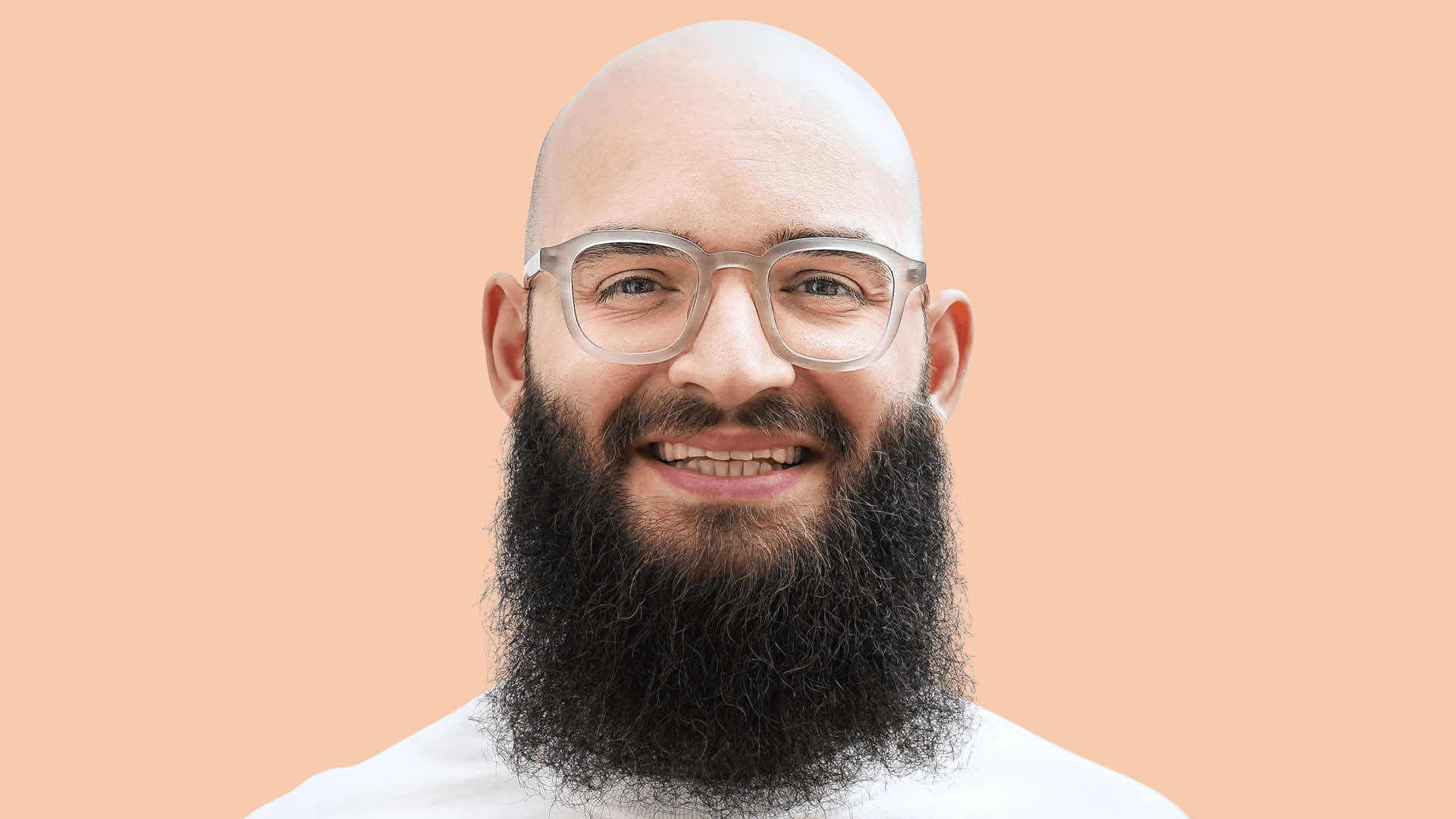 Der "charakterstarke Look" mit dichtem Vollbart und glatter Glatze zeigt Christos in seiner autoritätsvollen und selbstsicheren Erscheinung